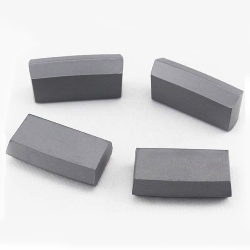 Carbide insert for hummer